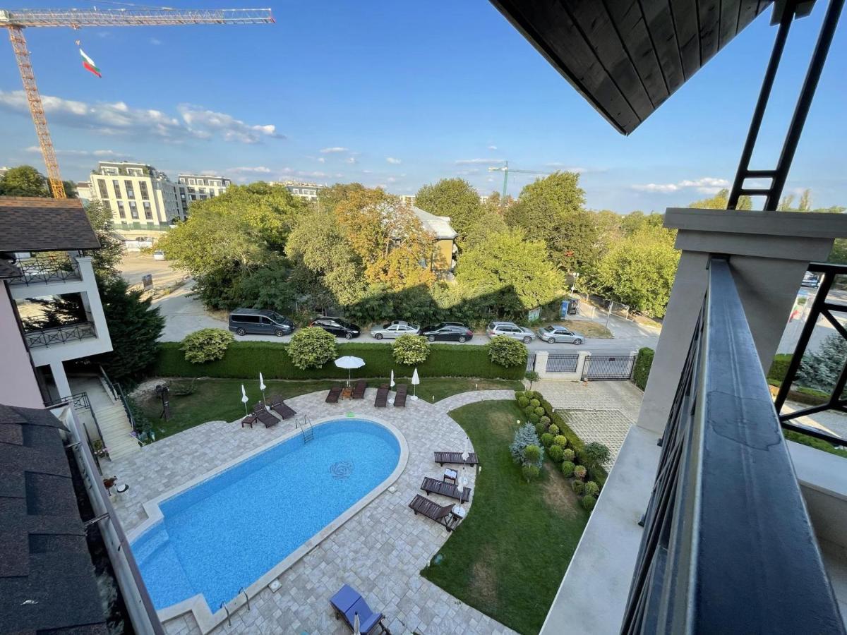 Stunning 2-Bed Apartment In Sea Resort Varna Святые Константин и Елена Экстерьер фото