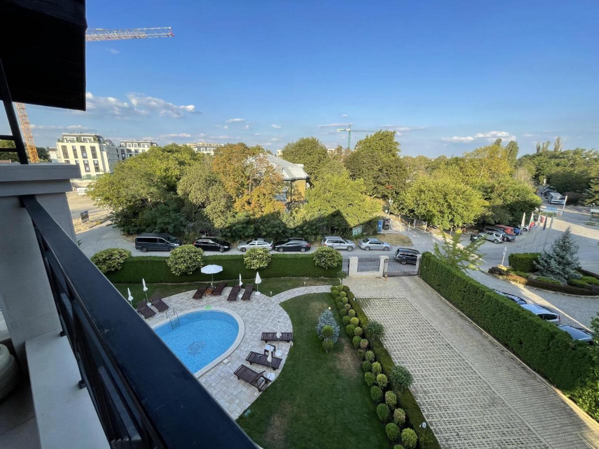Stunning 2-Bed Apartment In Sea Resort Varna Святые Константин и Елена Экстерьер фото