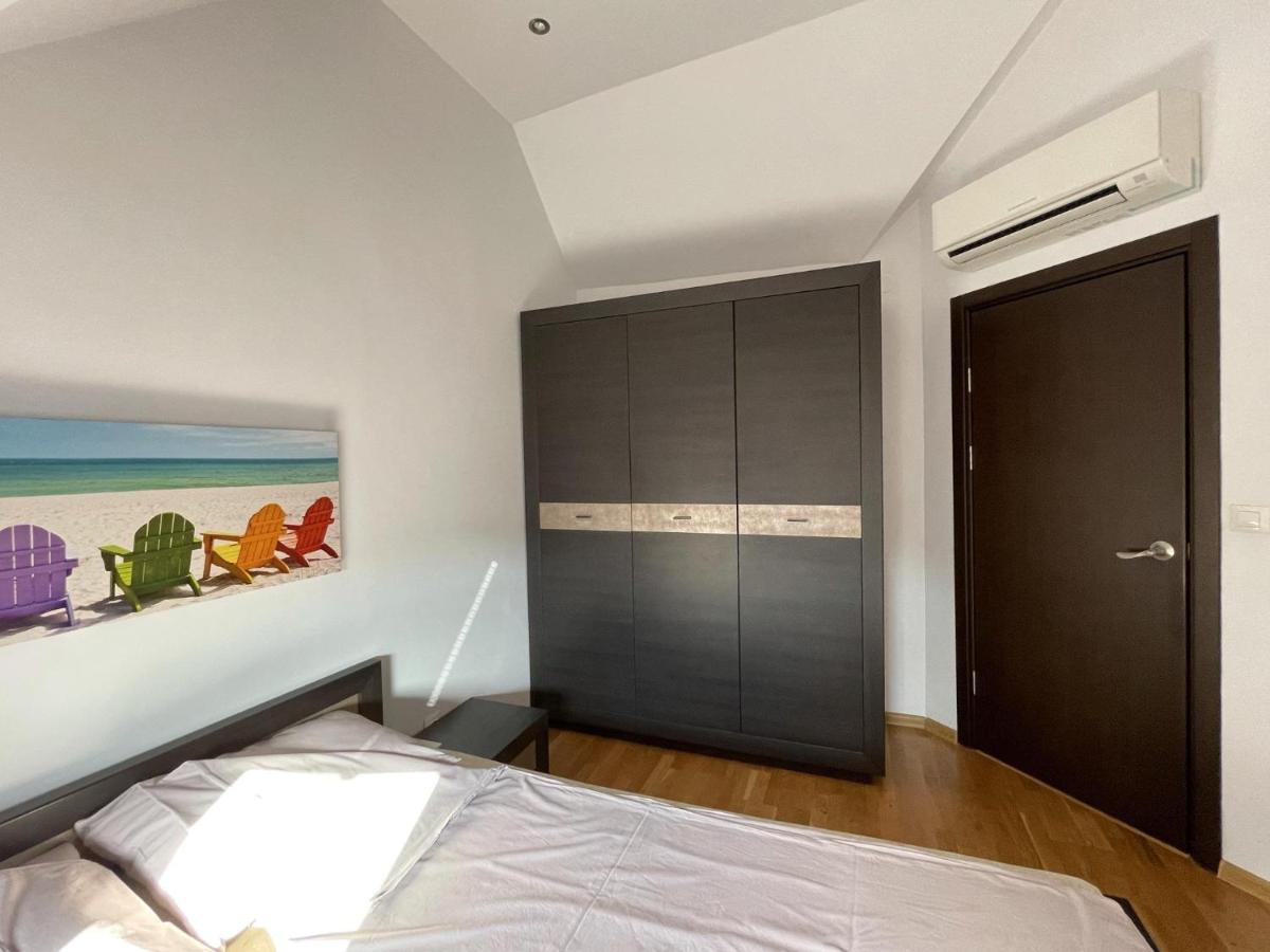 Stunning 2-Bed Apartment In Sea Resort Varna Святые Константин и Елена Экстерьер фото